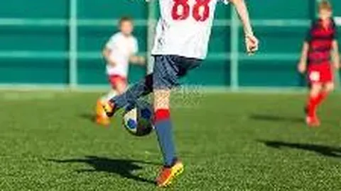 男子喜中彩票兴奋拍照，群内分享被邻居泄露，致奖金遭冒领