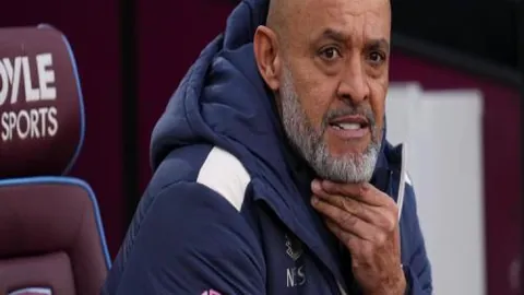 樊振东深夜播放泰勒·斯威夫特歌曲，感怀南昌污泥英雄事迹